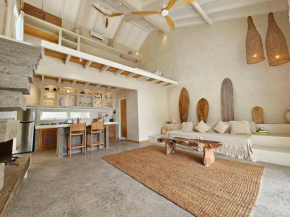 Modern Loft Style Villa, Canggu
